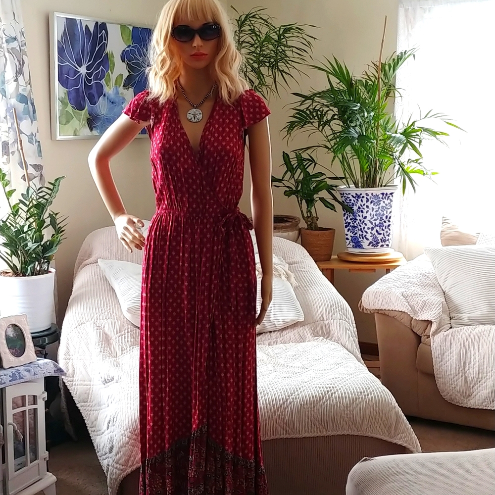 XHILARATION FLUTTER SLEEVE FLORAL WRAP MAXI DRESS. SIZE S